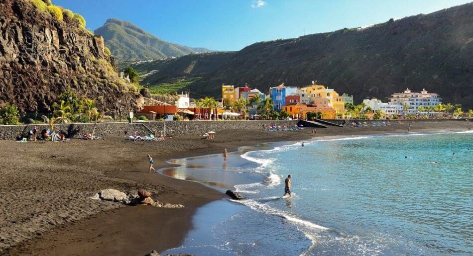 Strand van Tazacorte op La Palma Canarische eilanden