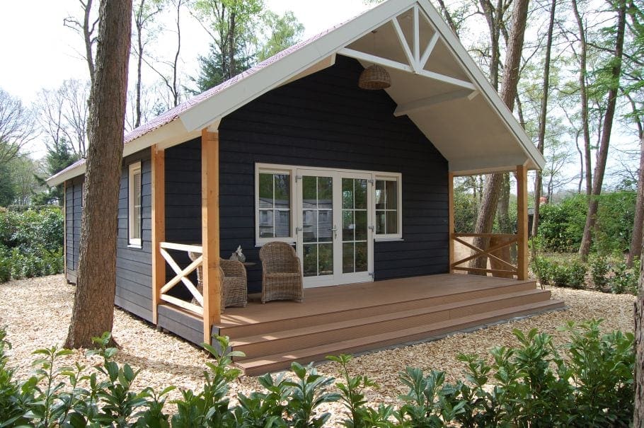 Houten bungalow gelegen in het bos bij Ruurlo