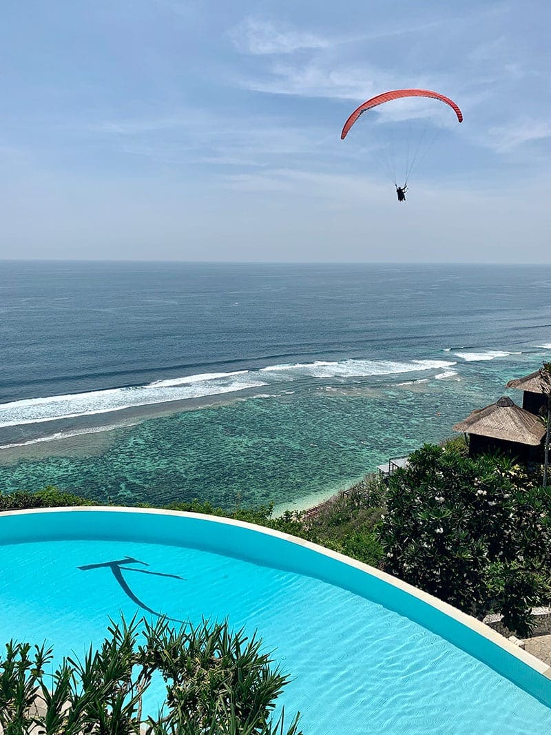 Paragliden boven Karma Beach op Bali