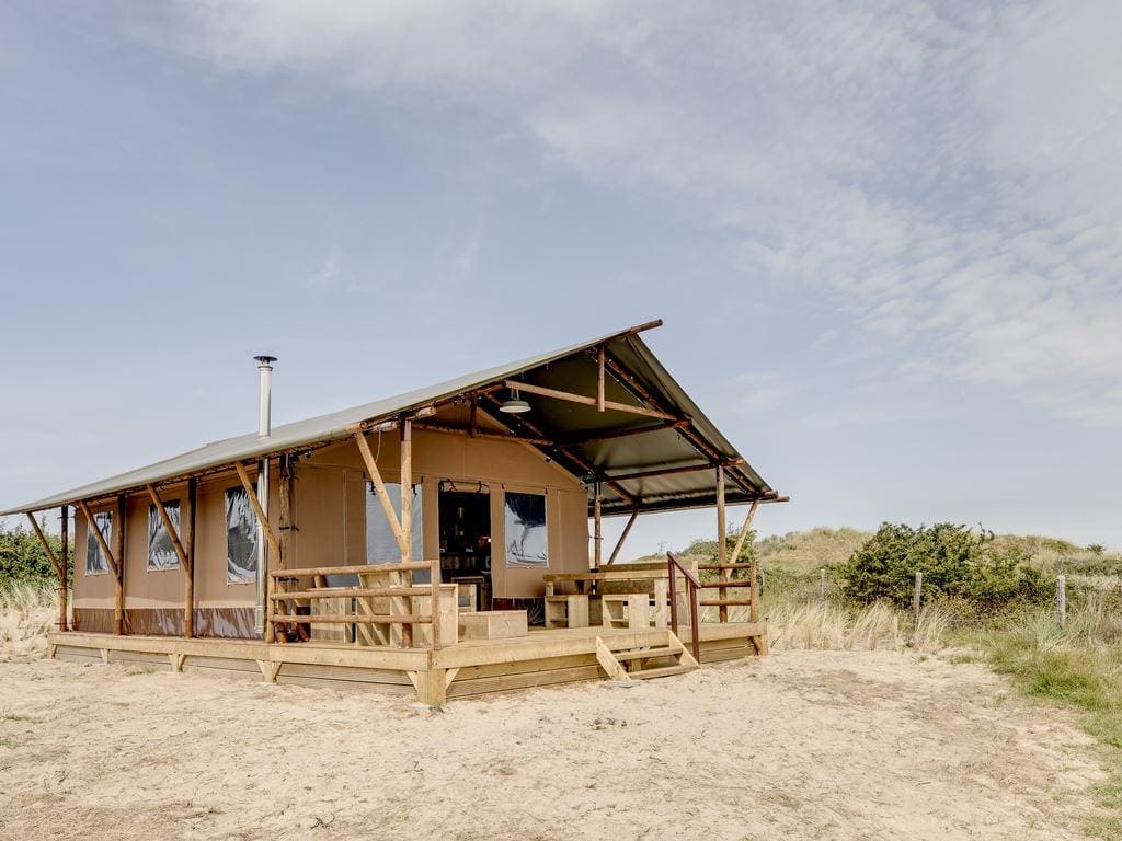 Vakantie in een safaritent in de duinen op Texel