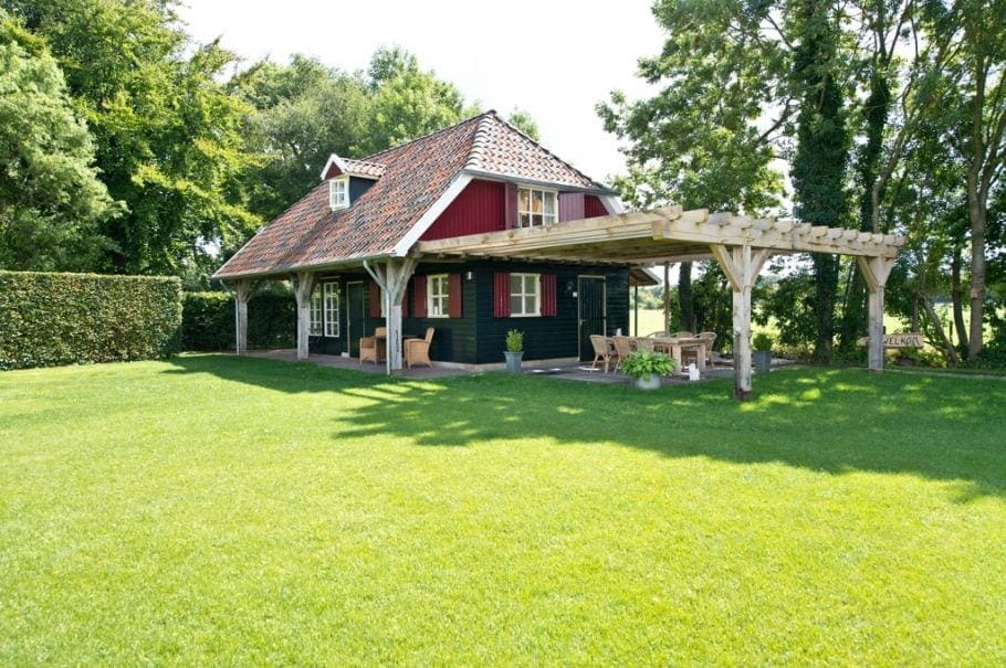 Vakantie in Nederlan in deze vakantieboerderij omgeven door groen in De Heurne