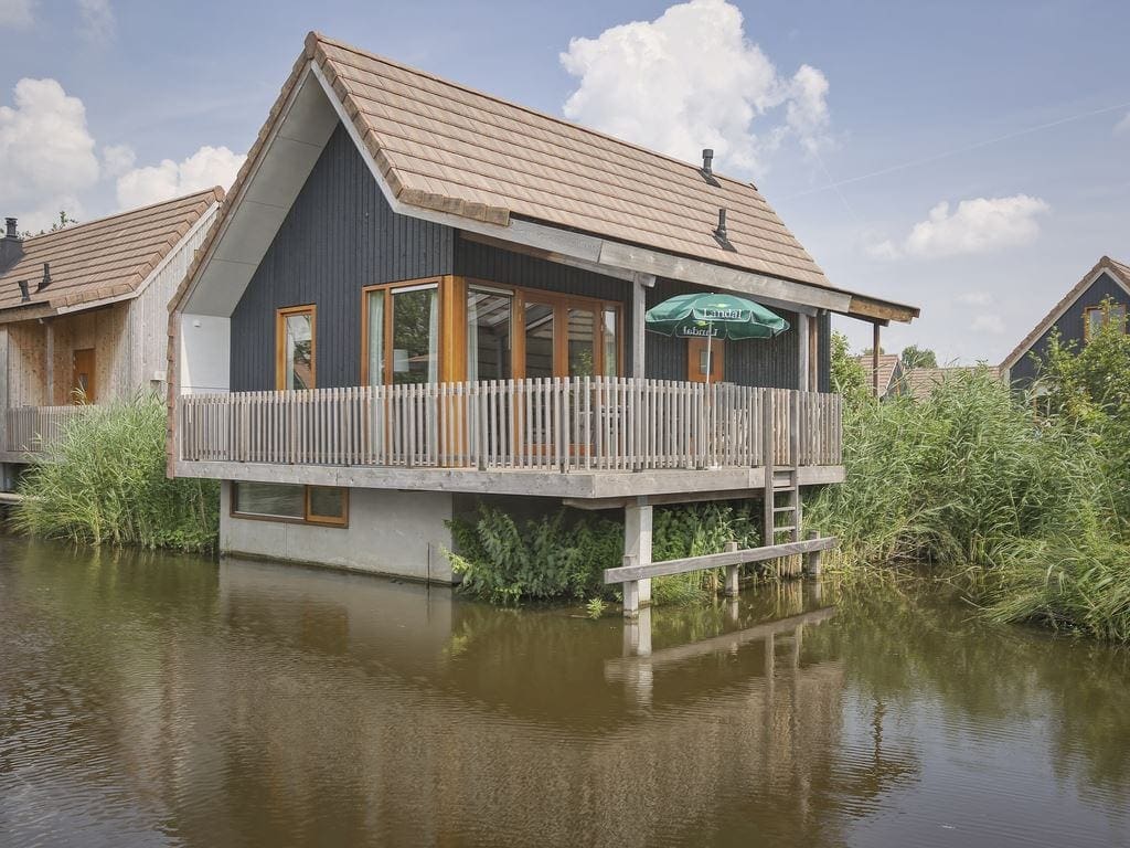 Genieten aan het water bij deze vakantiewoning aan de Reewijkse Plassen