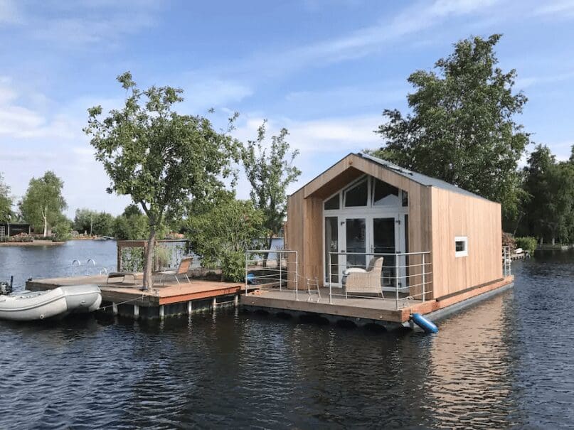 vakantie in Nederland in een Tiny house op het water bij Vinkeveen