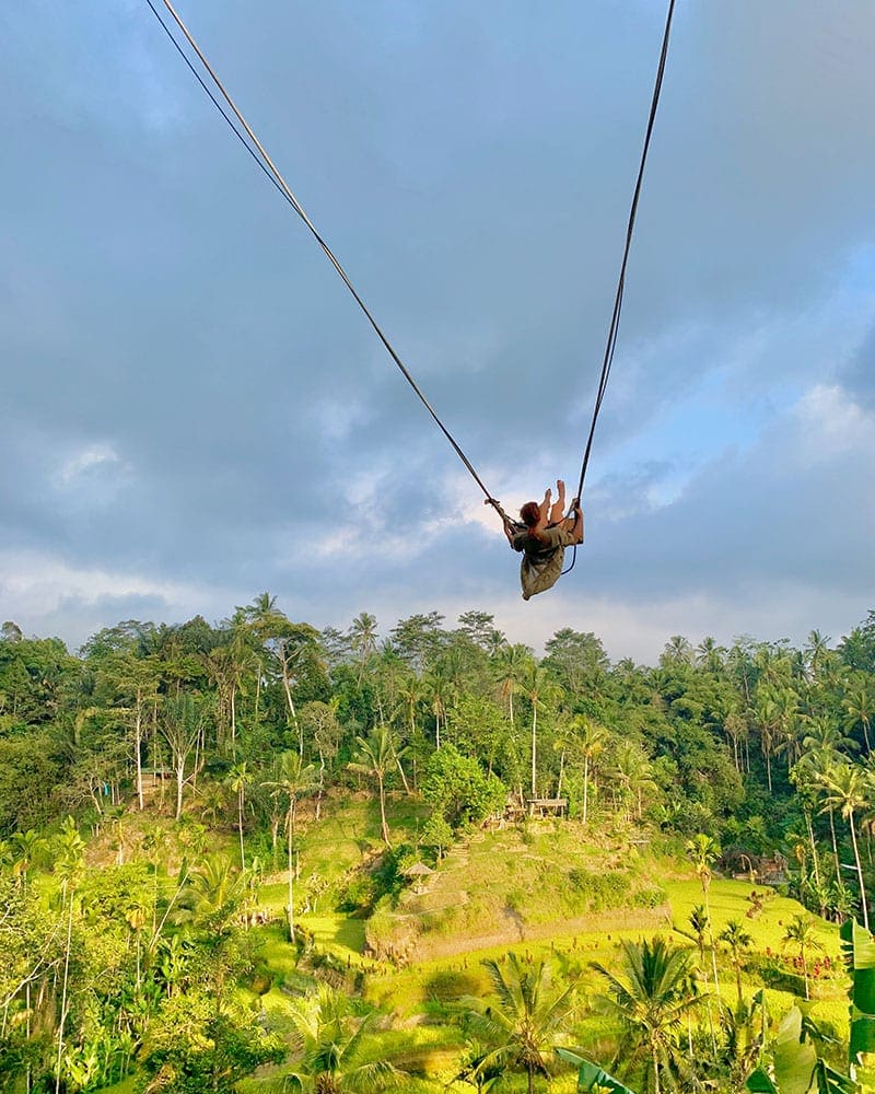 Schommelen op Bali bij het Ubud swing rijstterras