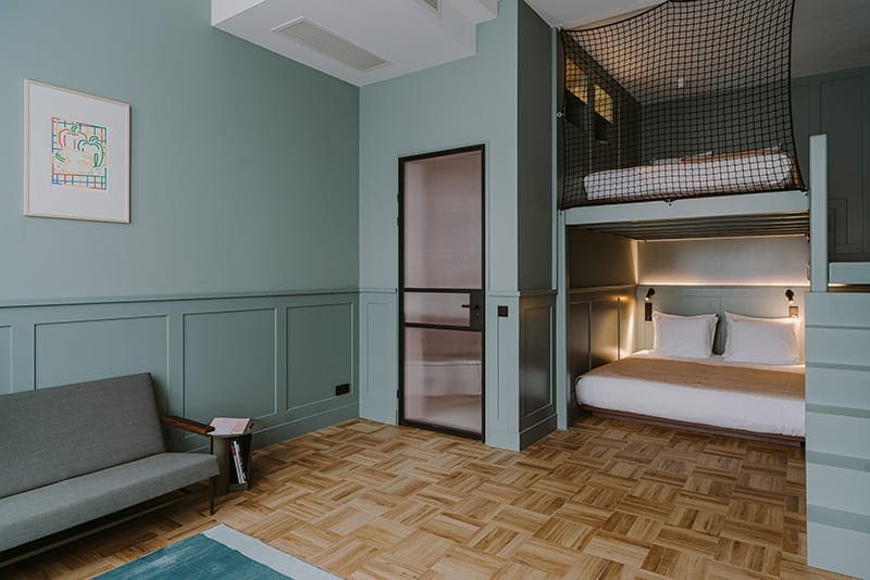 Supernova hotel