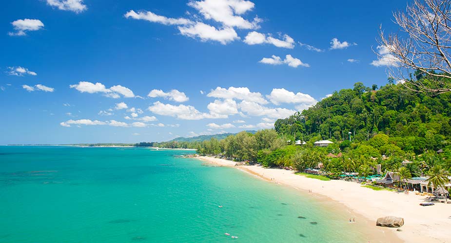 Relaxen aan dit mooie strand van Khao Lak