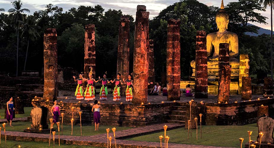 Sukhothai Historic Park tijdens het Loi Krathong festival