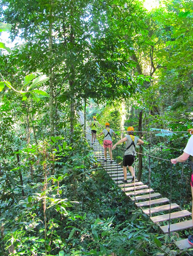 Avontuur in de boomtoppen in Thailand