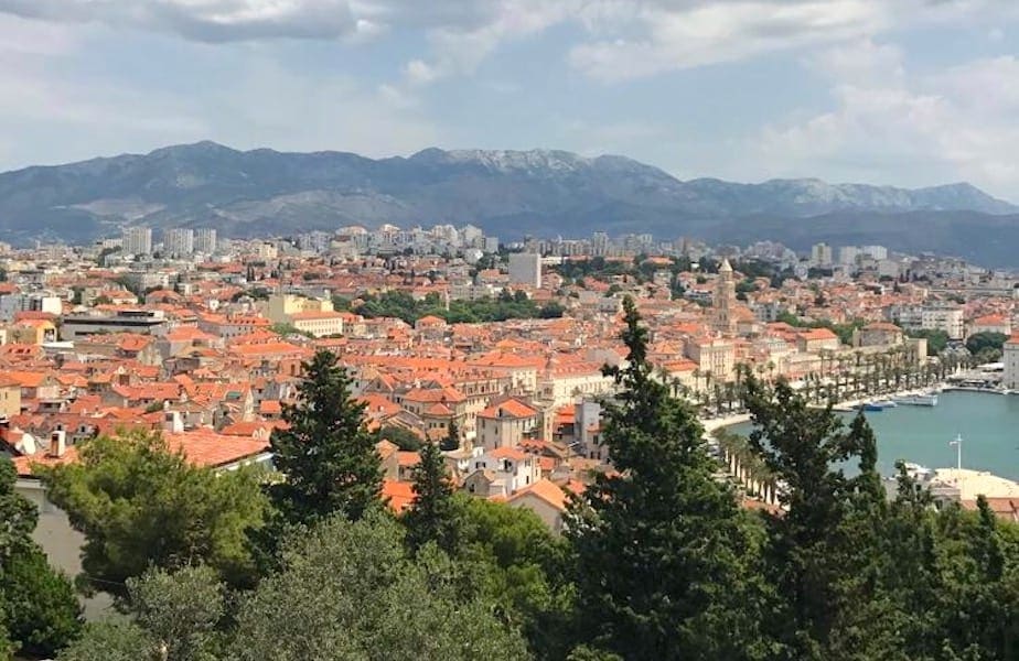 Uitzicht op de stad Split vanaf de Marjan berg