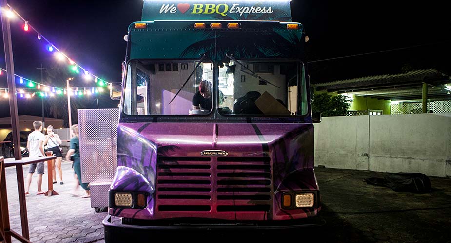 De truck van de BBQ Express op Curacao