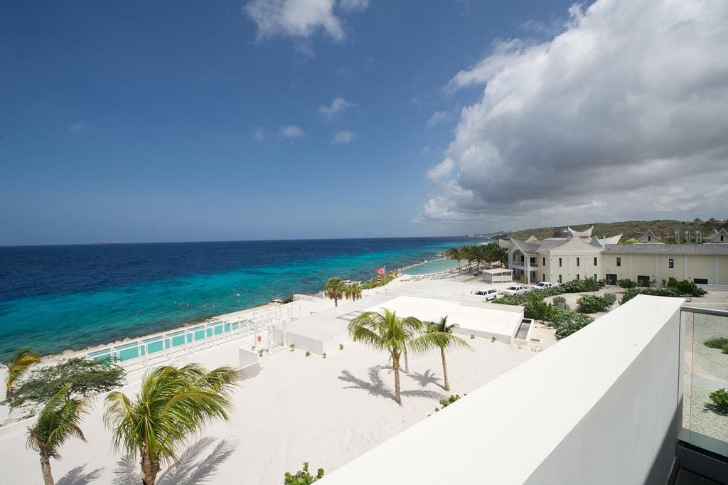 Strand bij Papagayo Beach Hotel Curacao