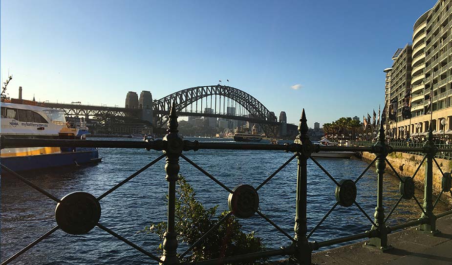 Zicht op de Harbour Bridge in Sydney