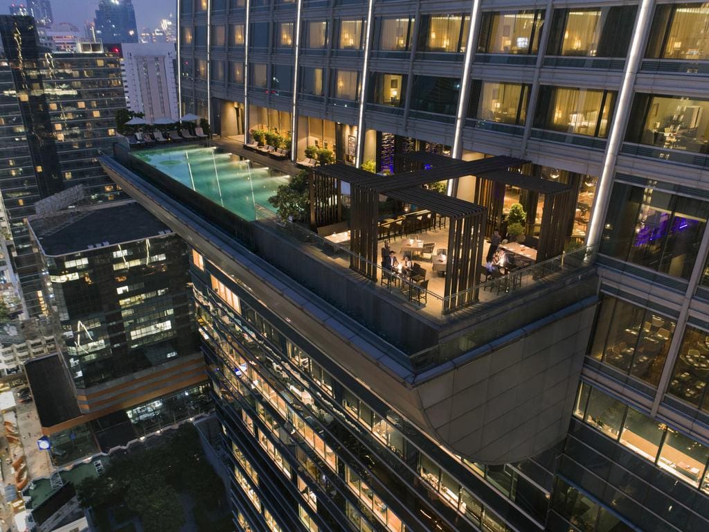 Zwembad van Okura Prestige Bangkok