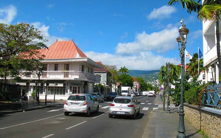 Straatbeeld van Rue de Paris op La Réunion