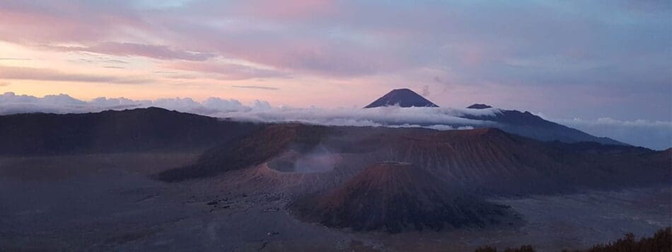 Zicht op de Bromo vulkaan op Java in Indonesiië