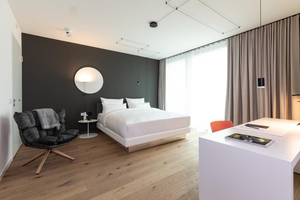 Interieur van een slaapkamer in het KPM Hotel & Residences in Berlijn