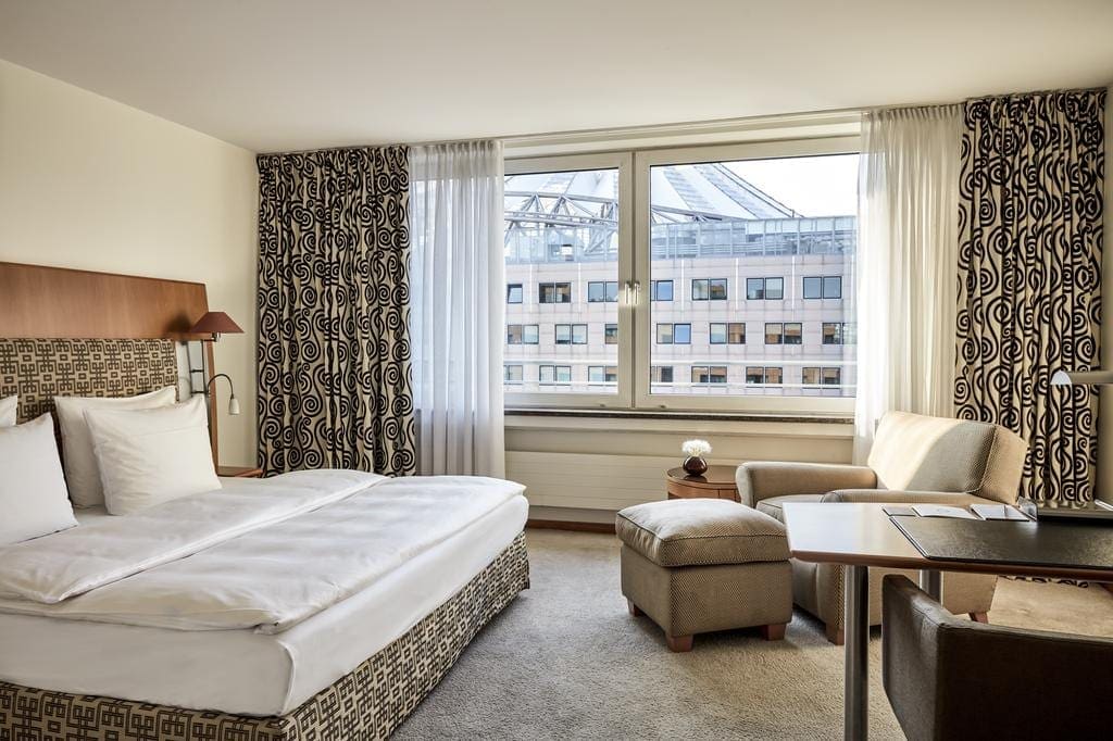 Slaapkamer in het Mandala hotel in Berlijn