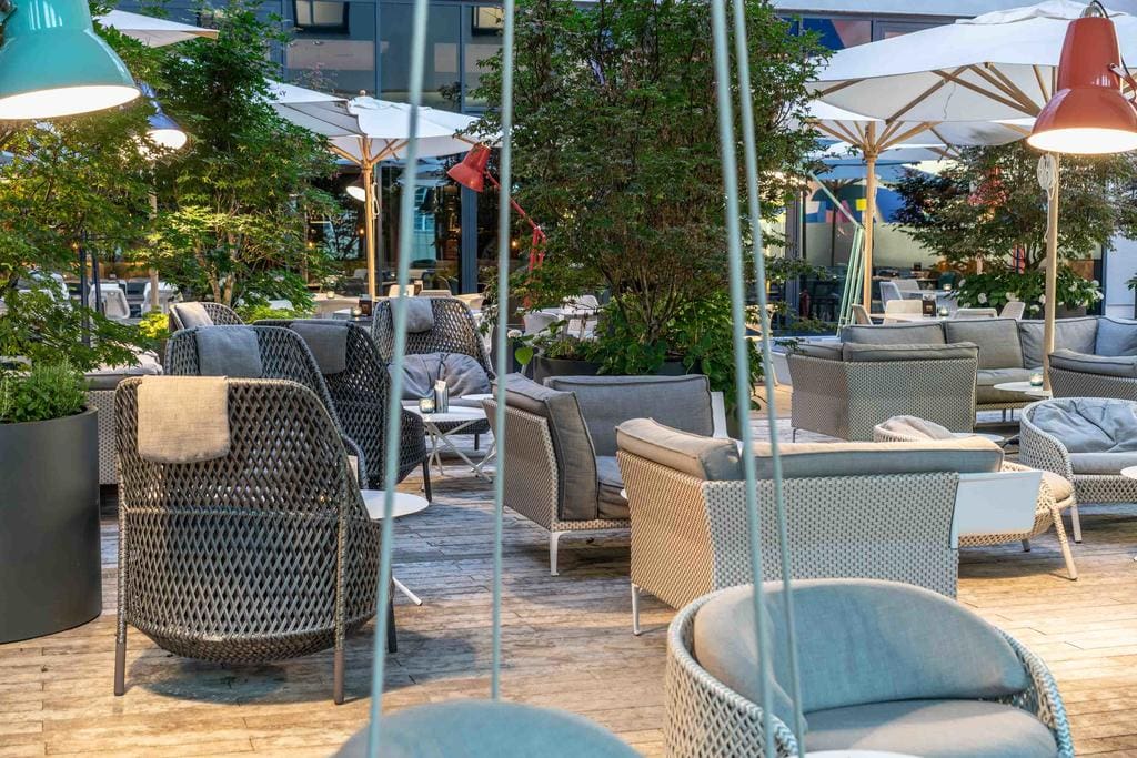 Terras van Motel One Berlin Alexanderplatz