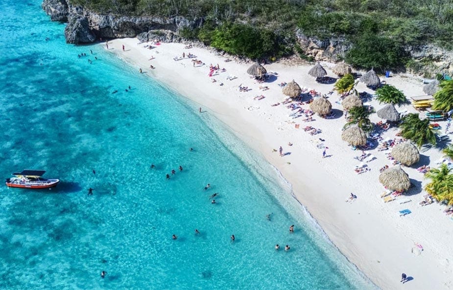 Luchtfoto van het strand van Playa Cas Abao