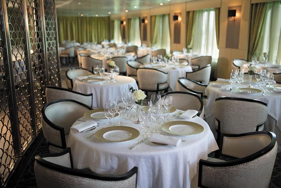 Het restaurant Chartruese aan boord van de Seven Seas Mariner