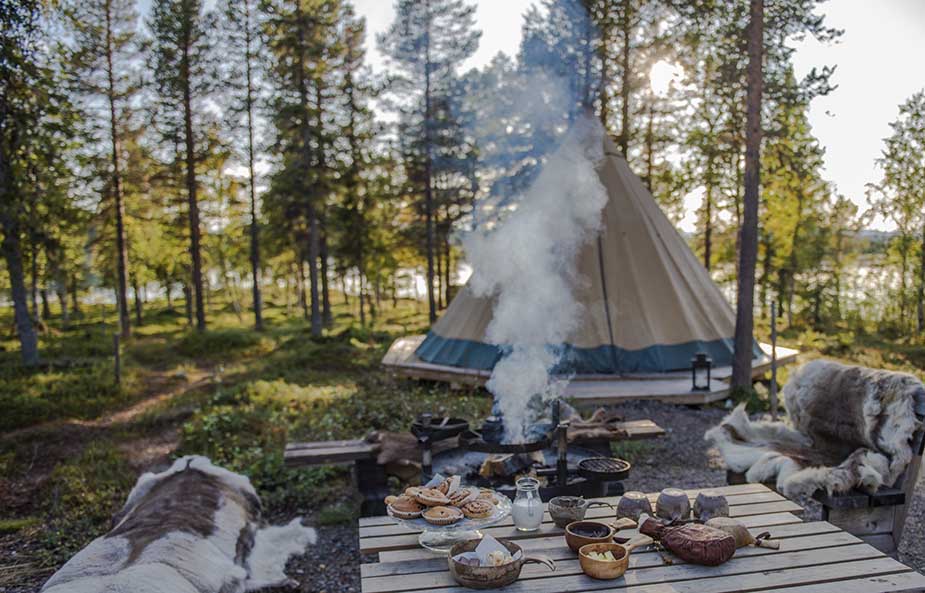 slapen in sami kamp in de unieke natuur in zweden