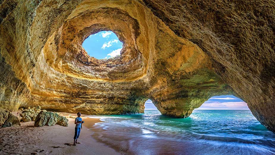 Het prachtige strand van Benagil aan de Algarve