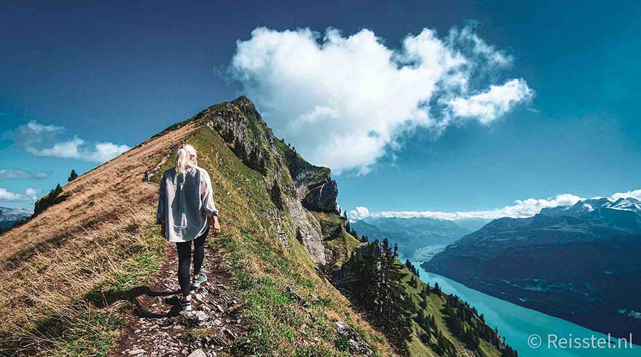 Lisa aan het hiken in Zwitserland