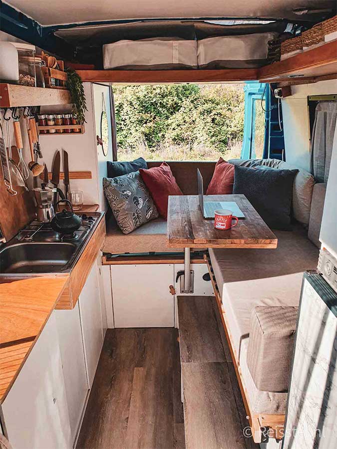 Interieur van de camper