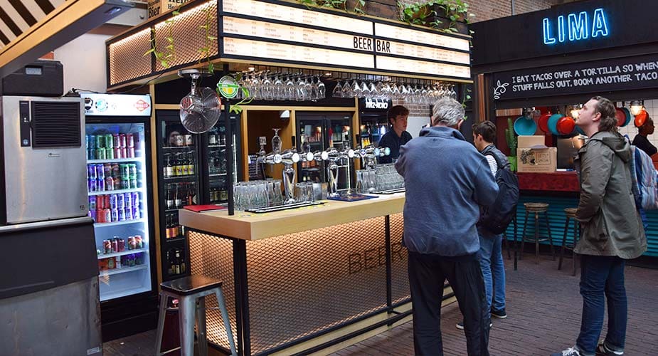 Bierbar in de Foodhallen in Amsterdam