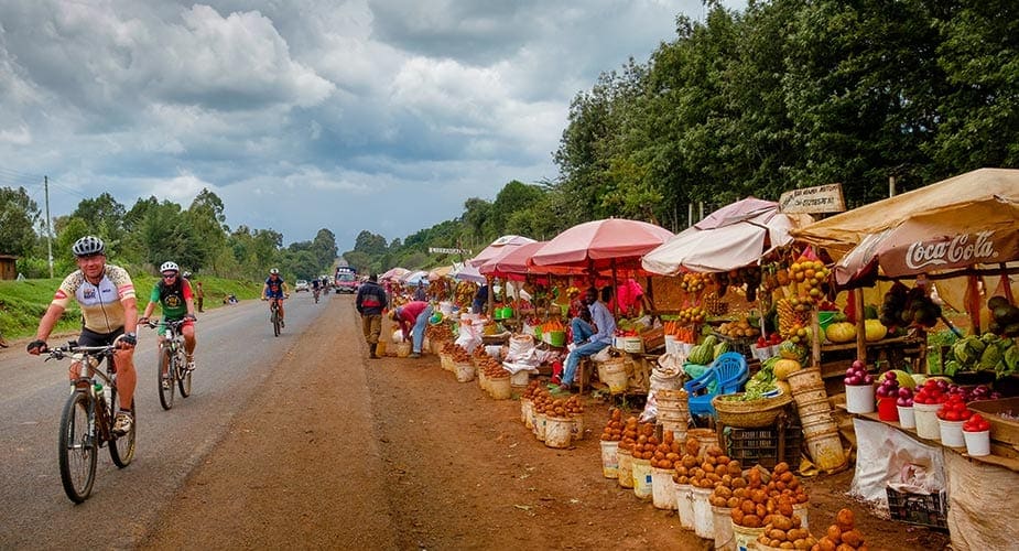 Deelnemers van de fietstour in Kenia