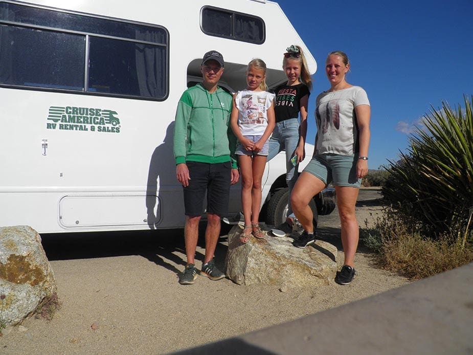 Maaike en gezin met camper in USA