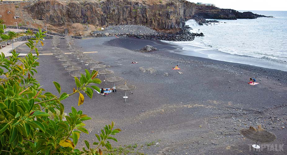 Het strand van Playa Abajo bij Callao Salvaje