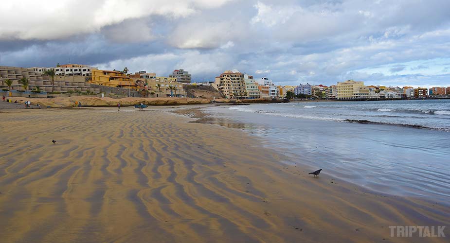 Strand en dorp El Medano