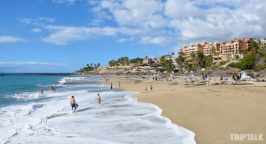 Het strand van Playa del Duque in Costa Adeje