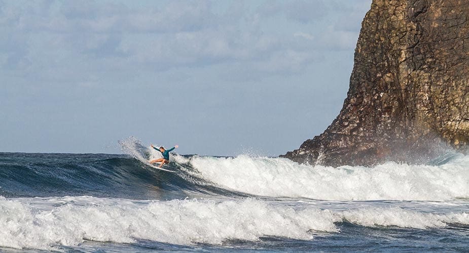 Surfen op de golven bij Tenerife