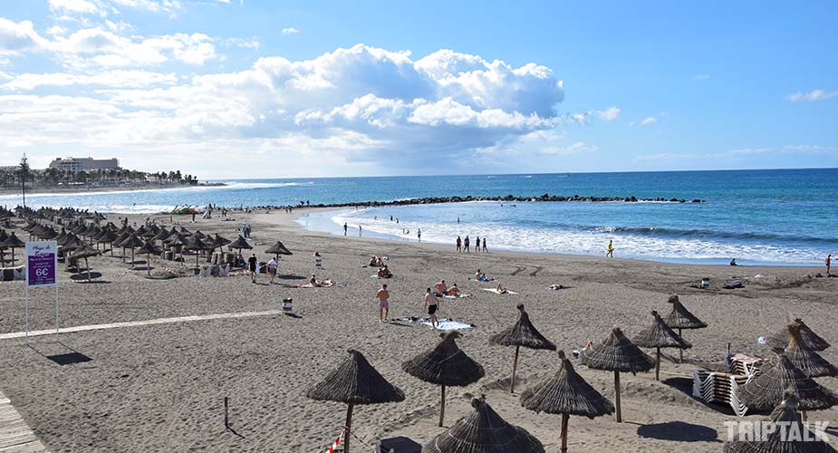 Het zandstrand van Playa de Troya in Playa de las Americas