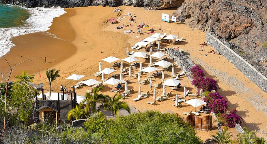 Het goudgele zandstrand van Playa Abama