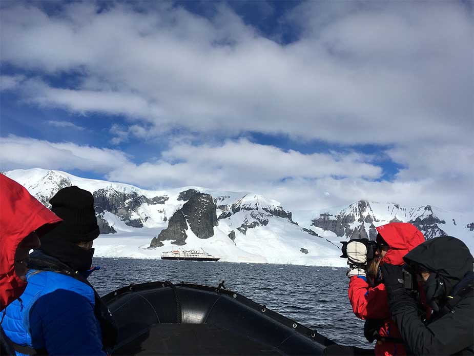 Varen op zee bij Antartica