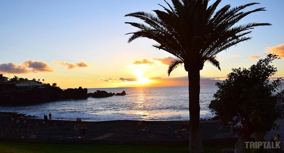 Zonsondergang bij het strand van Puerto Santiago tijdens een vakantie Tenerife