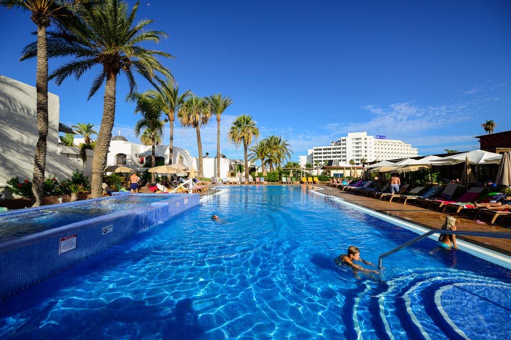 Zwembad van de appartementen Parque Cristobal op Tenerife