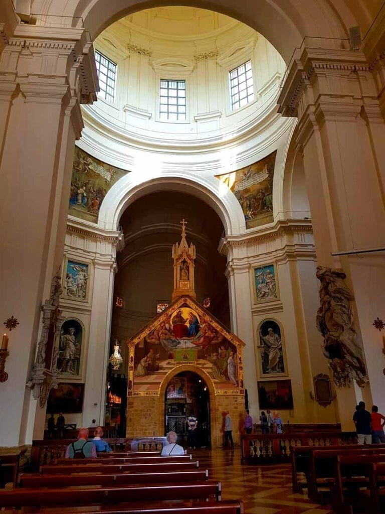 Binnenkant van de Protiuncula kapel in Assisi in Italie