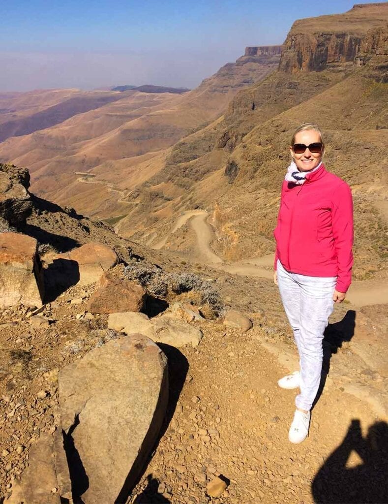 Sandra bij de Drakensbergen in Zuid-Afrika