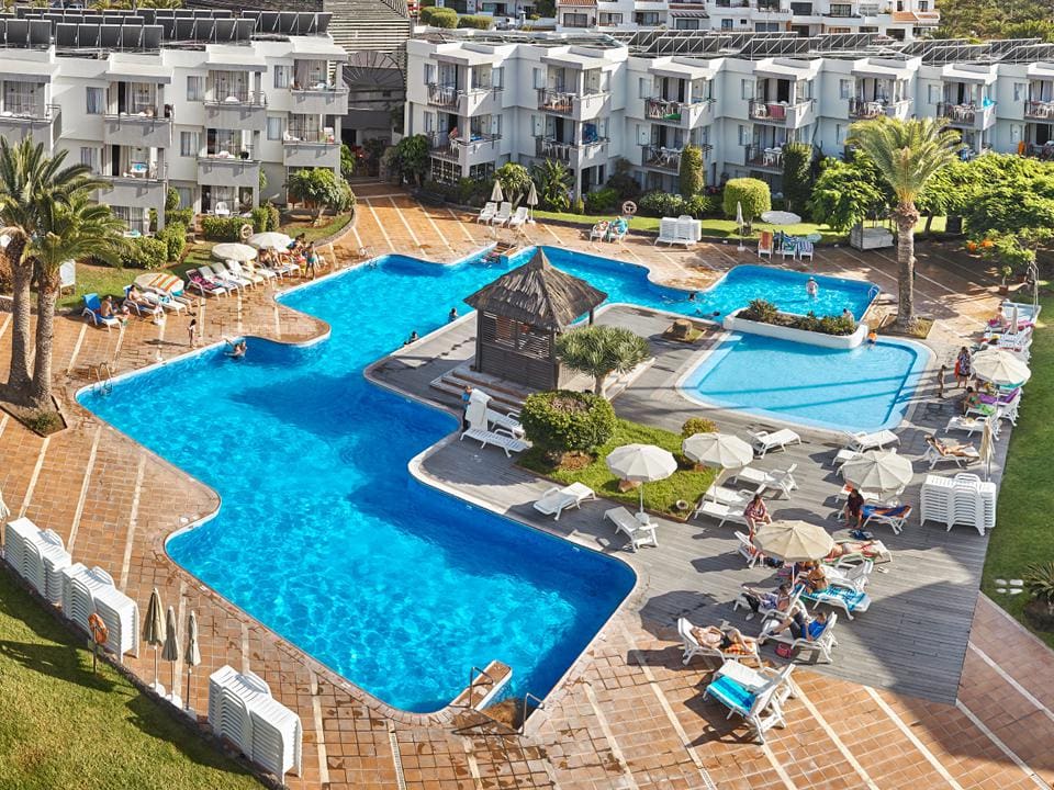 Zwembad van de appartementen Tenerife Sur