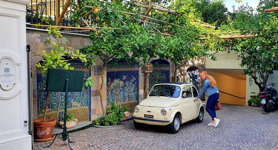 Fiatje 500 in Italie geparkeerd