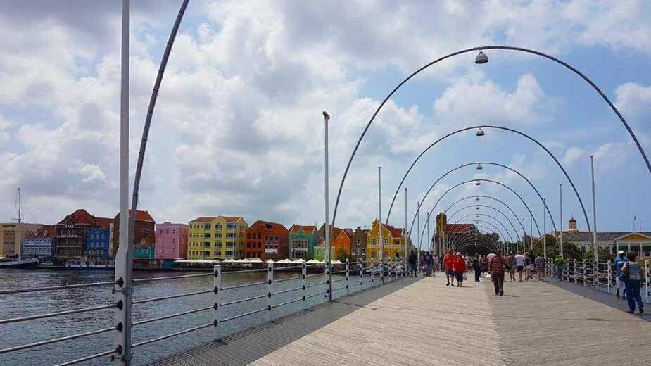 Brug Wilemstad op Curacao