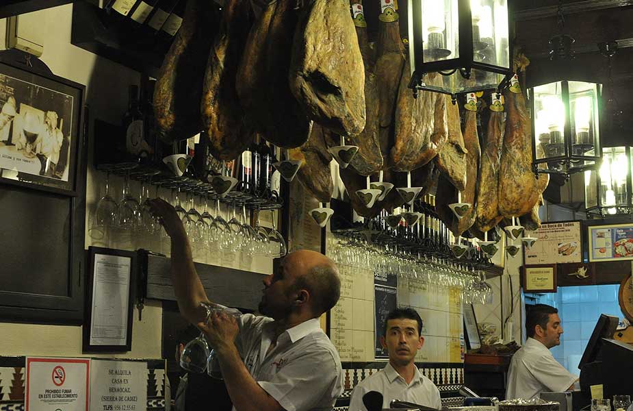 Bar met hammen in Sevilla