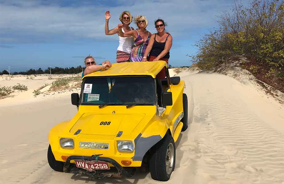 Met een buggy racen door de zandduinen in Cumbuco