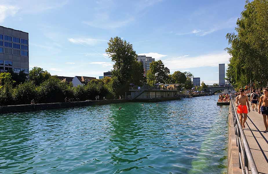 Het Flussbad Oberer Letten waar je met de stroom mee kan zwemmen