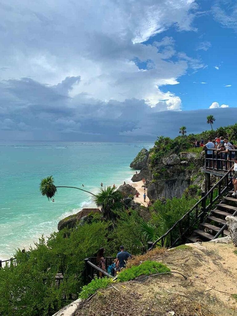 Tropisch strand in de Caribbean