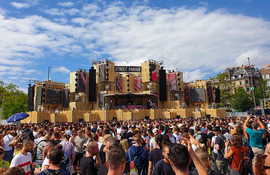 Mainstage van de streetparade in Zurich